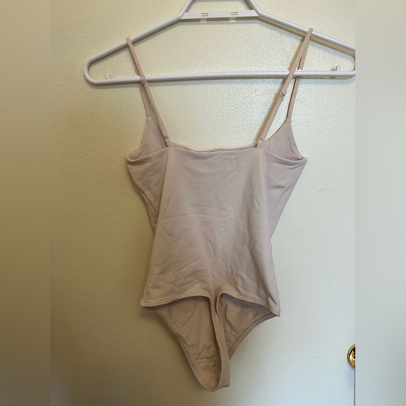 Aritzia Babaton Contour Cami Bodysuit - Picture 2 of 4